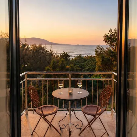 Sunrise Bay Retreat *